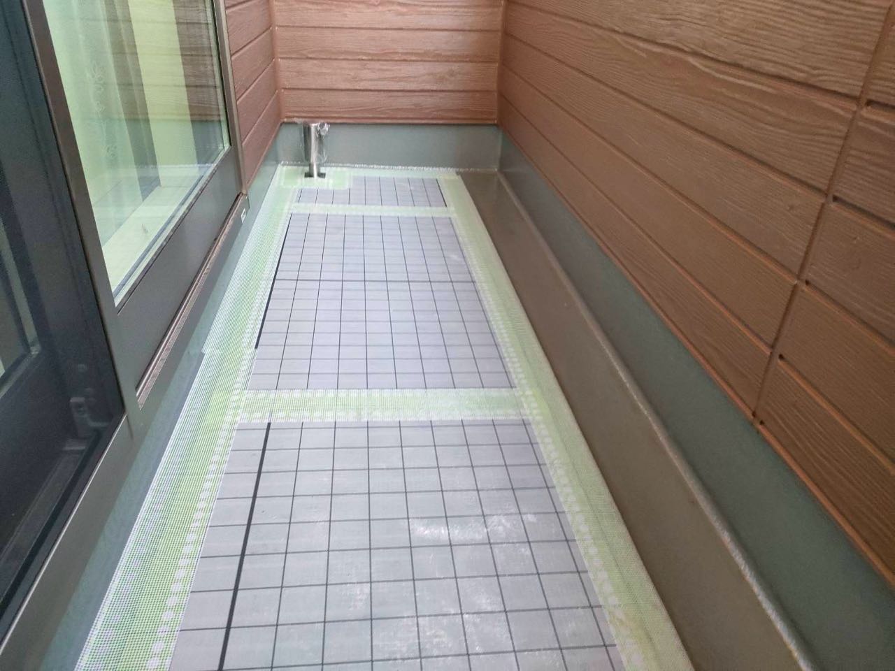 メッシュを貼り強度を上げます。