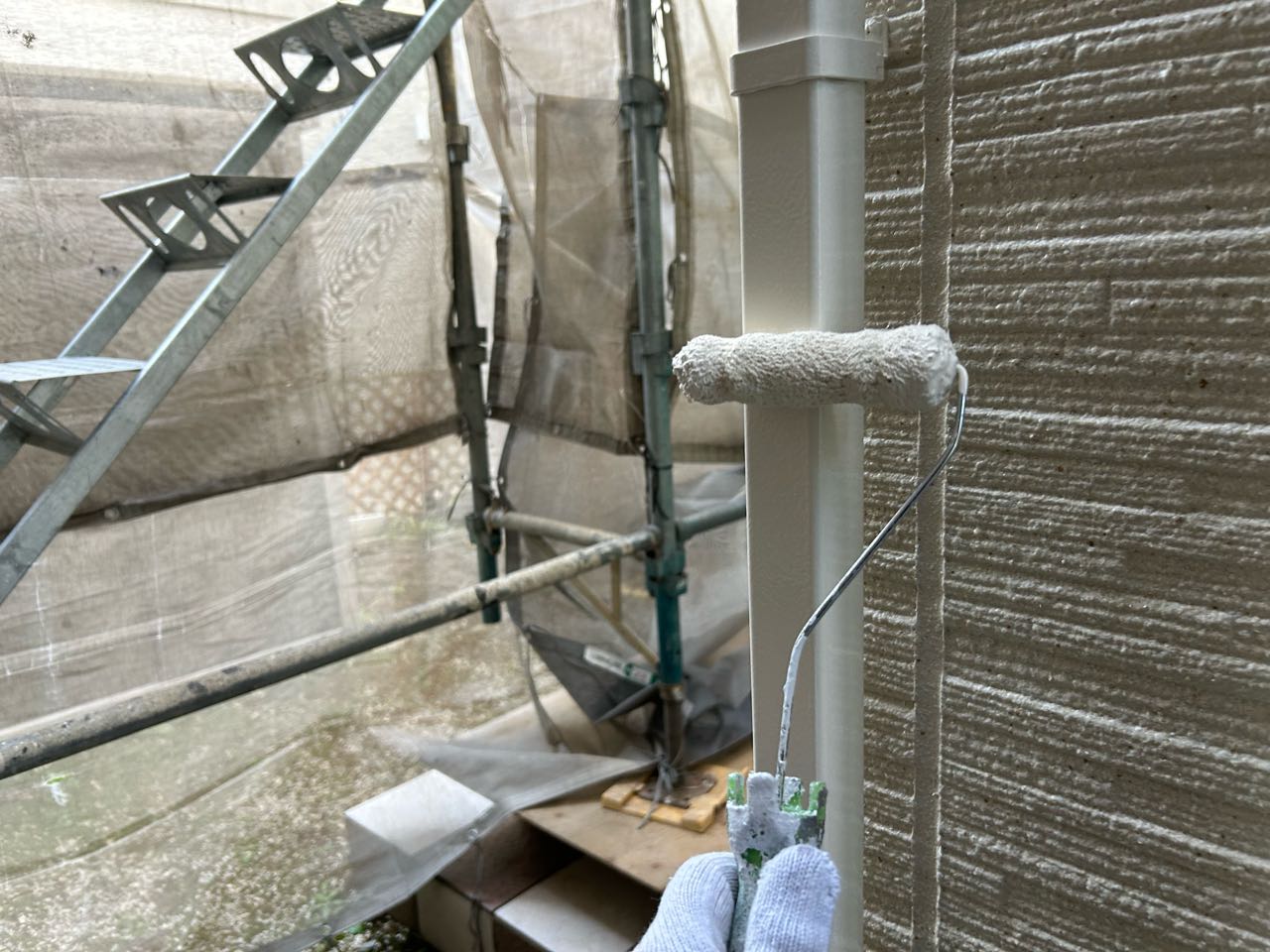 仕上げ塗装2回目です。