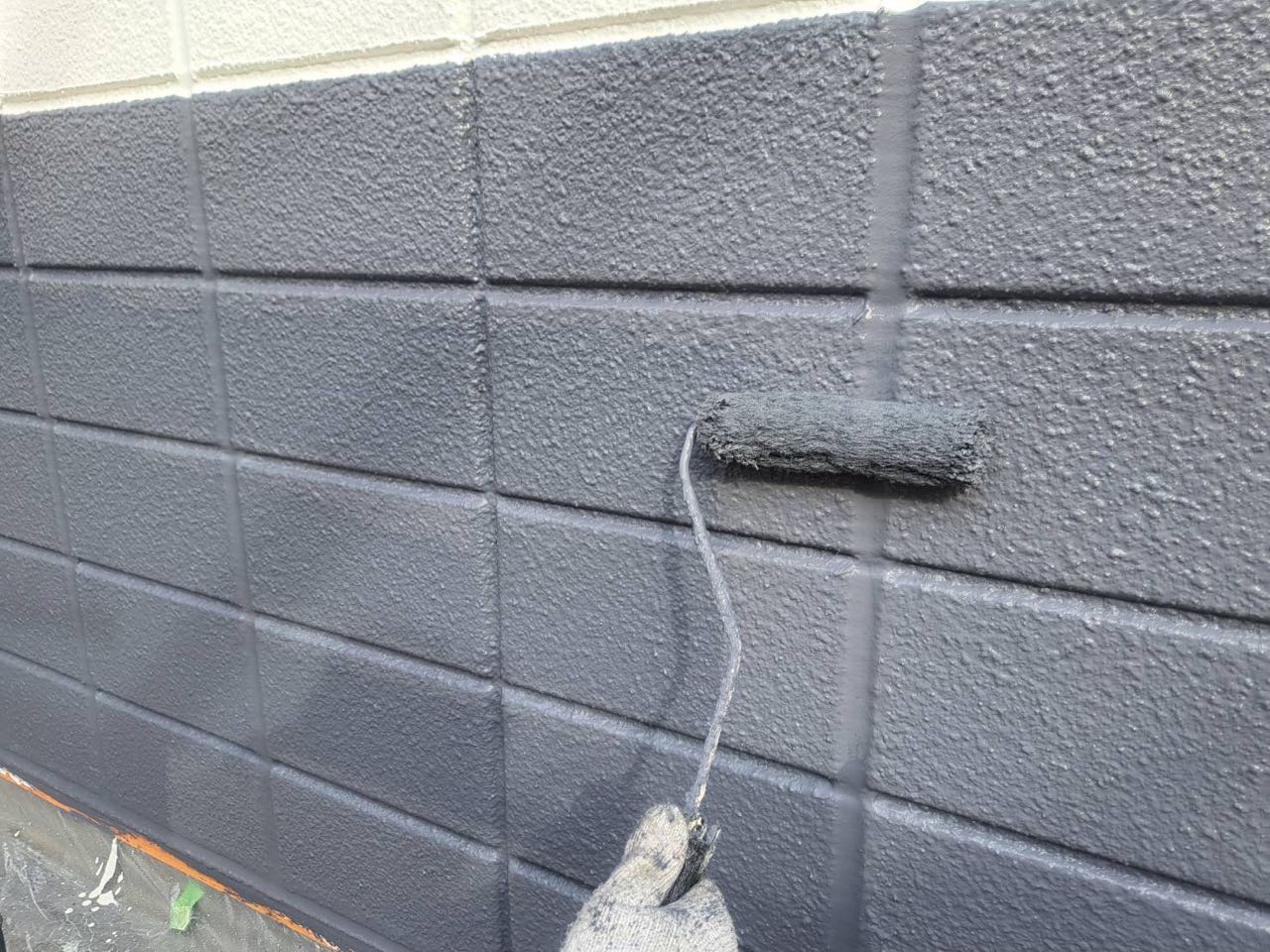 仕上げ塗装2回目です。