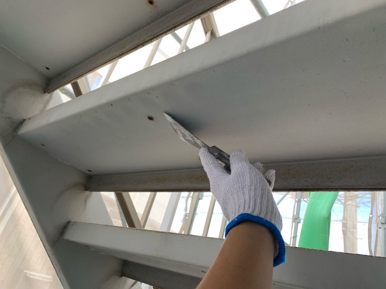 ケレン作業です。