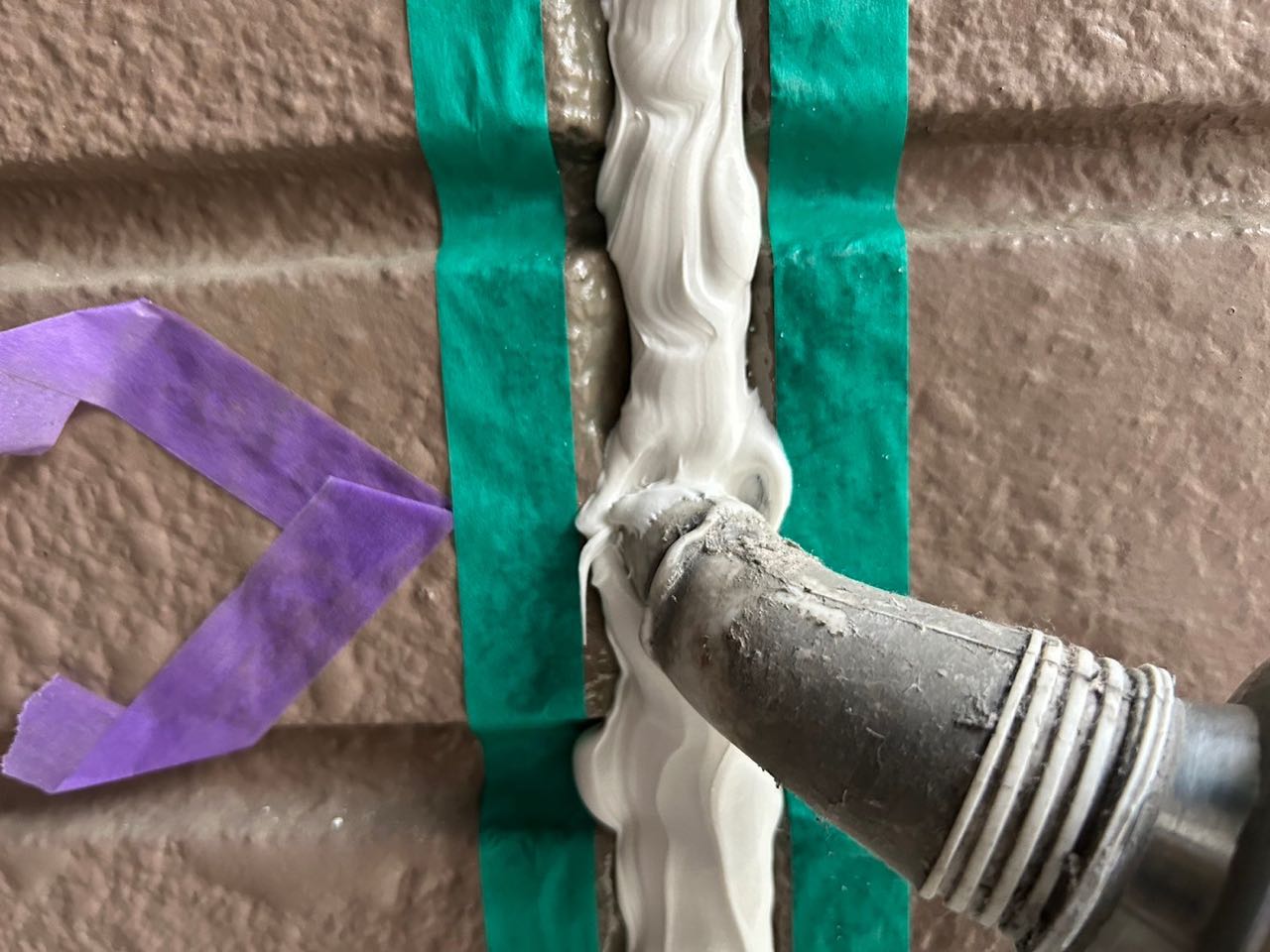 コーキング充填します。