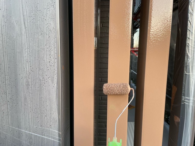 仕上げ塗装1回目です。