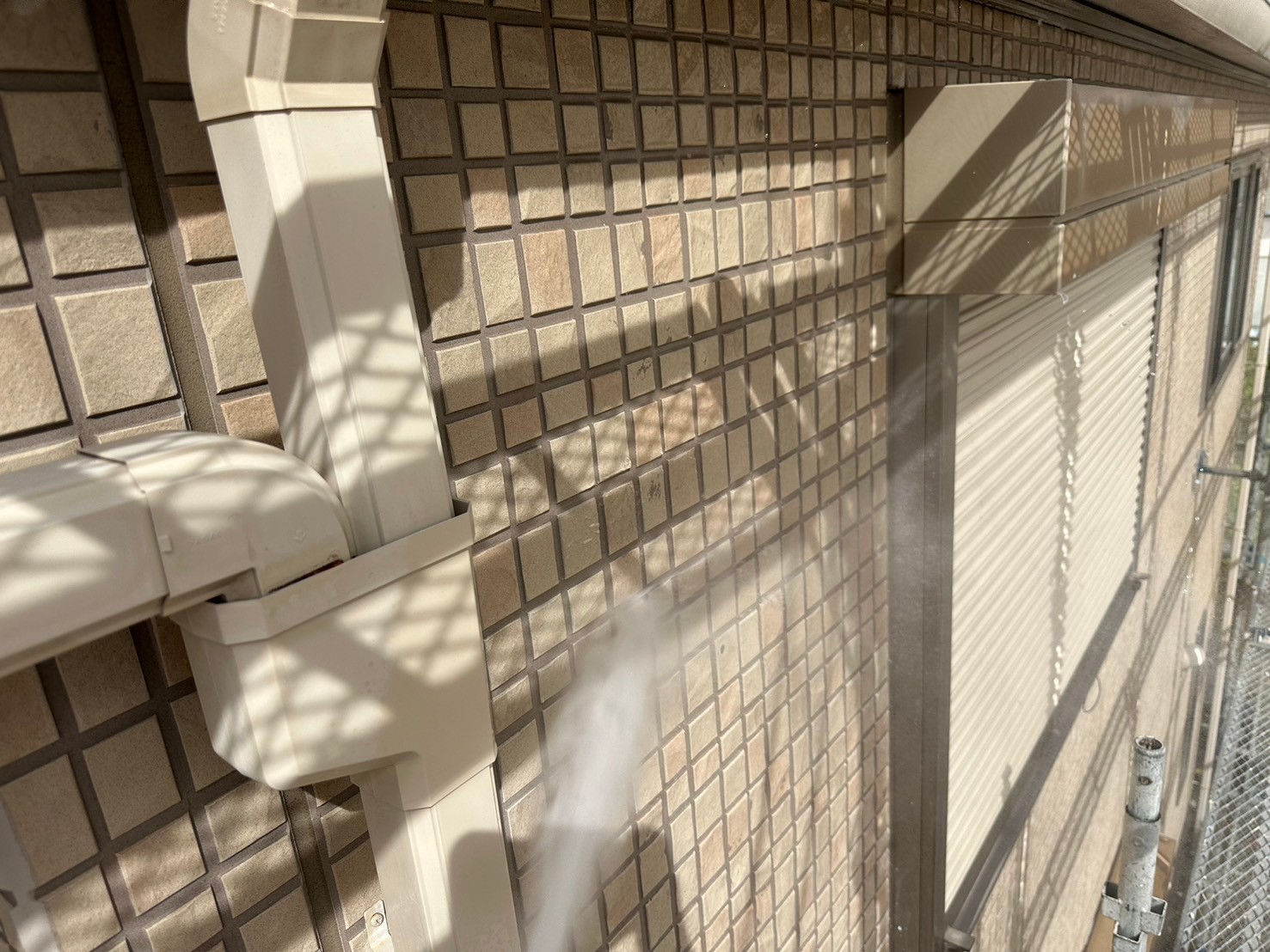 高圧洗浄します。