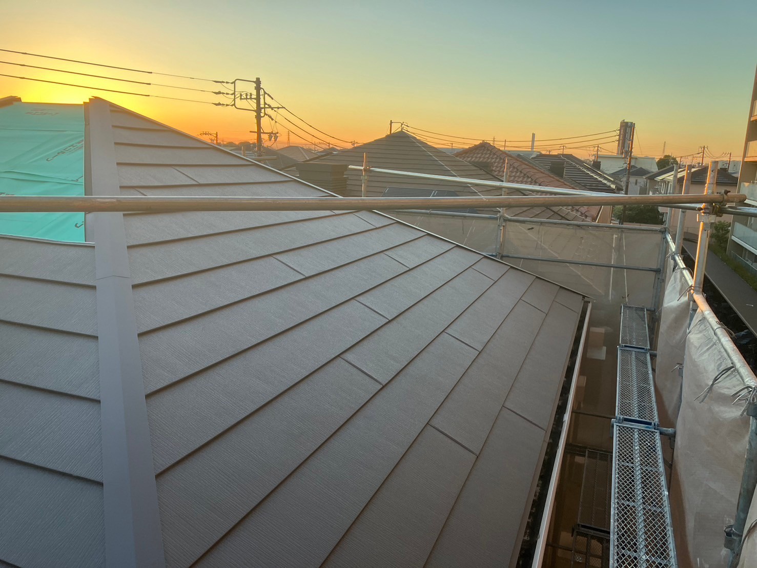 屋根材取り付けです。