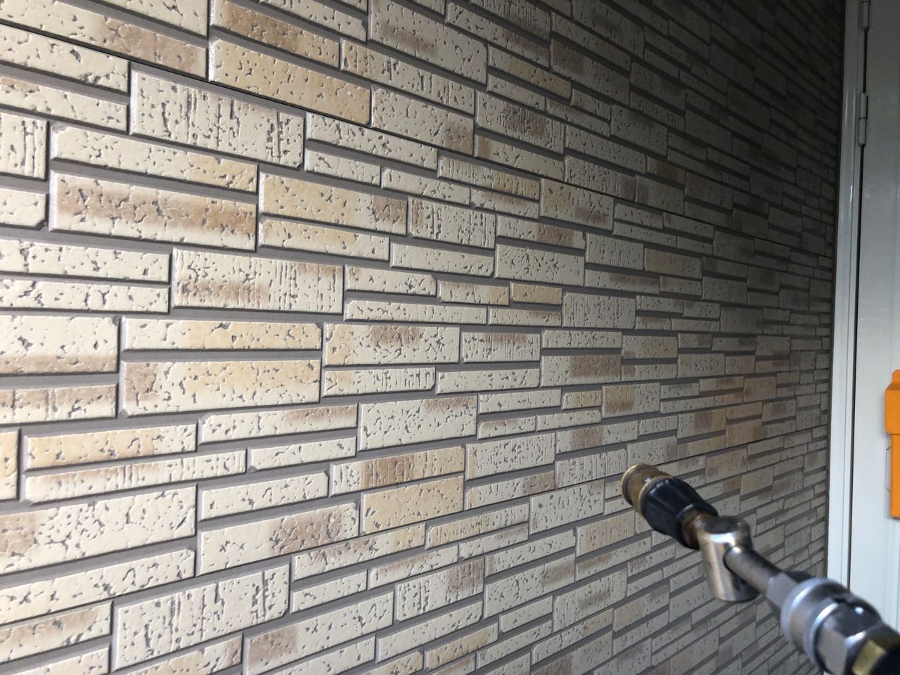 高圧洗浄します。