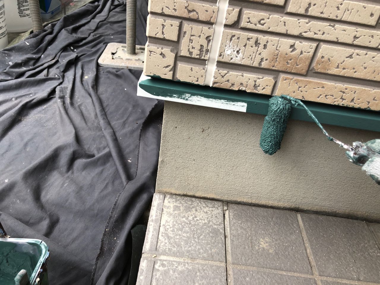 仕上げ塗装1回目です。