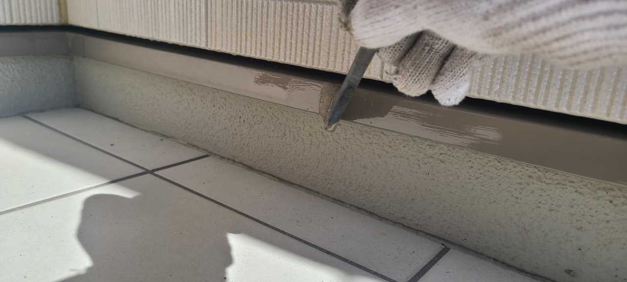 仕上げ塗装1回目です。