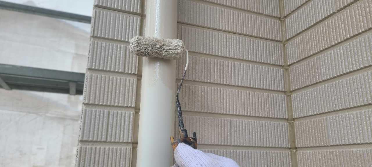 仕上げ塗装1回目です。