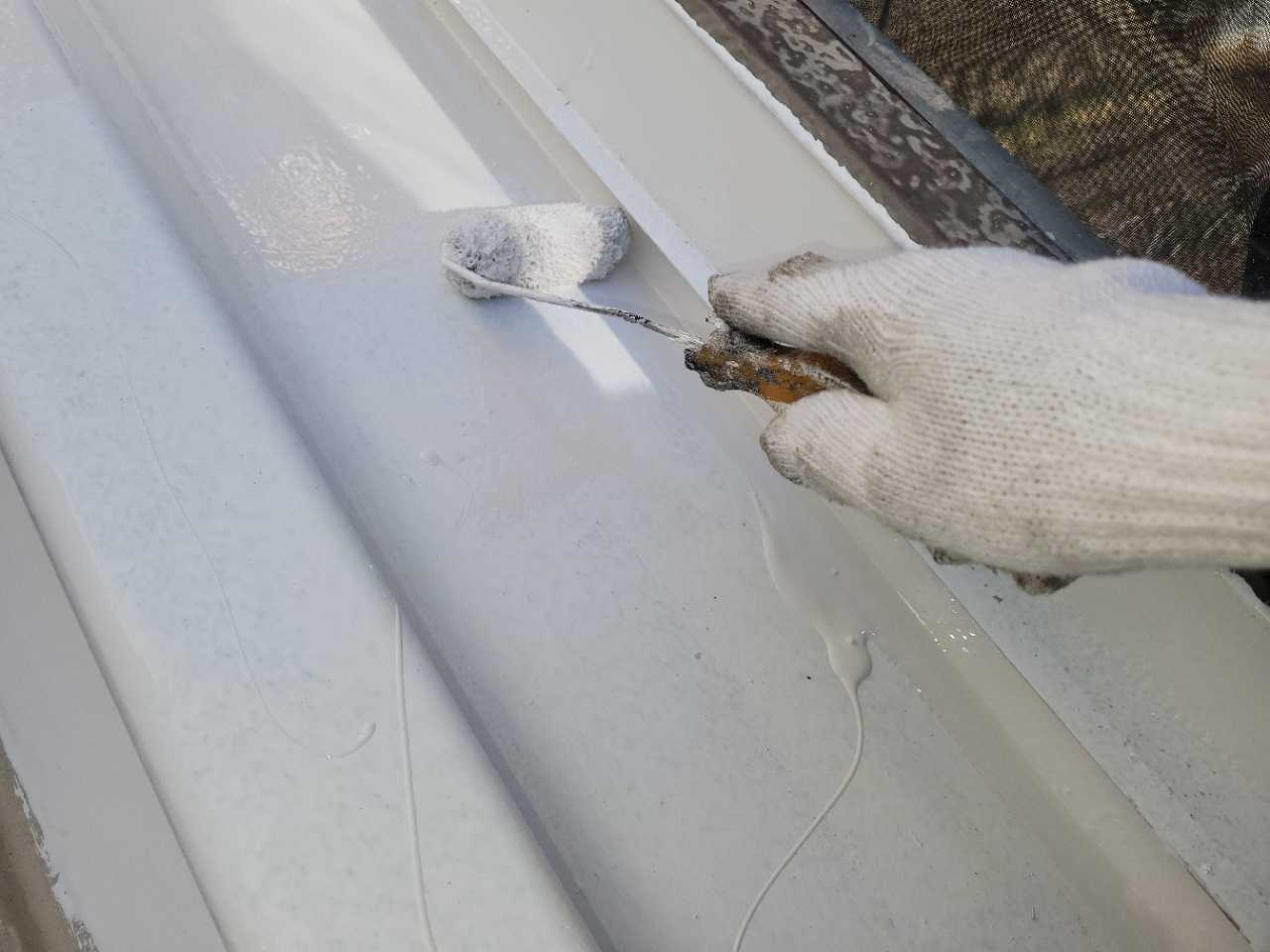 仕上げ塗装1回目です。