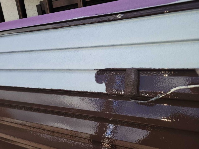 仕上げ塗装1回目です。