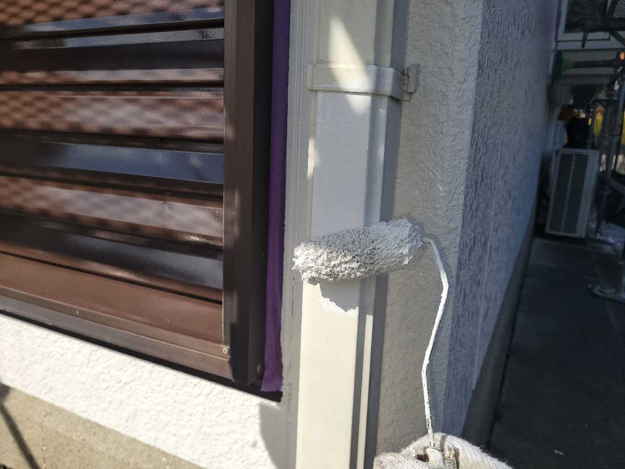 仕上げ塗装1回目です。