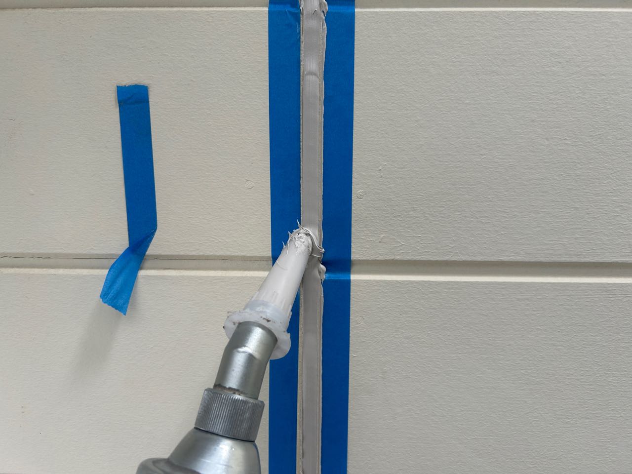 コーキング充填します。