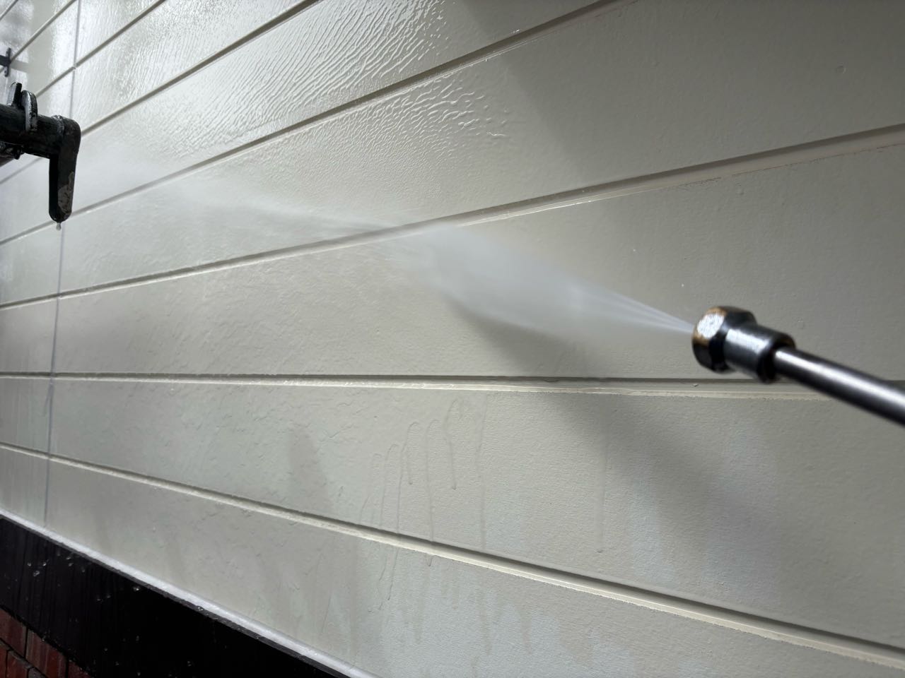 高圧洗浄します。