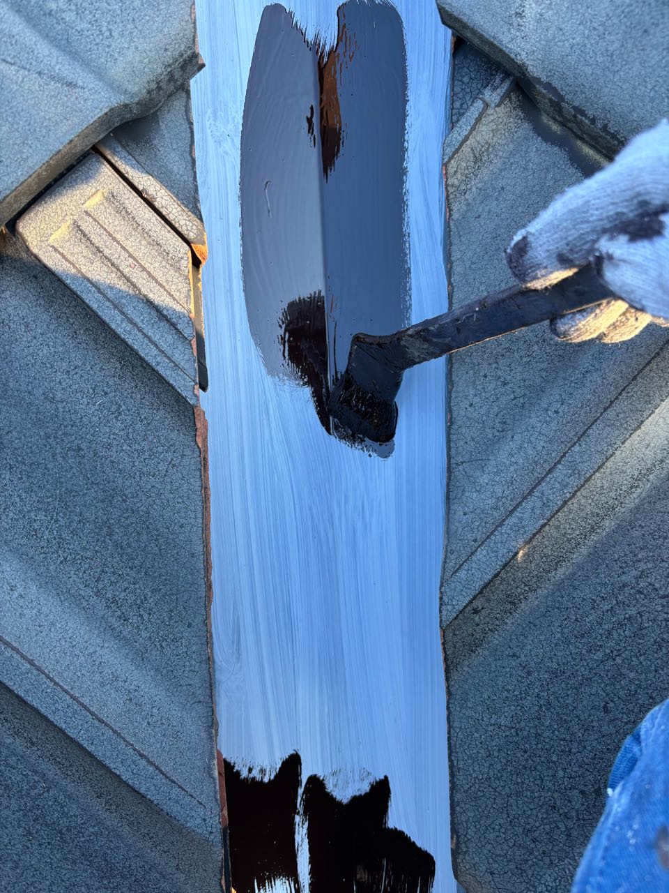 仕上げ塗装1回目です。