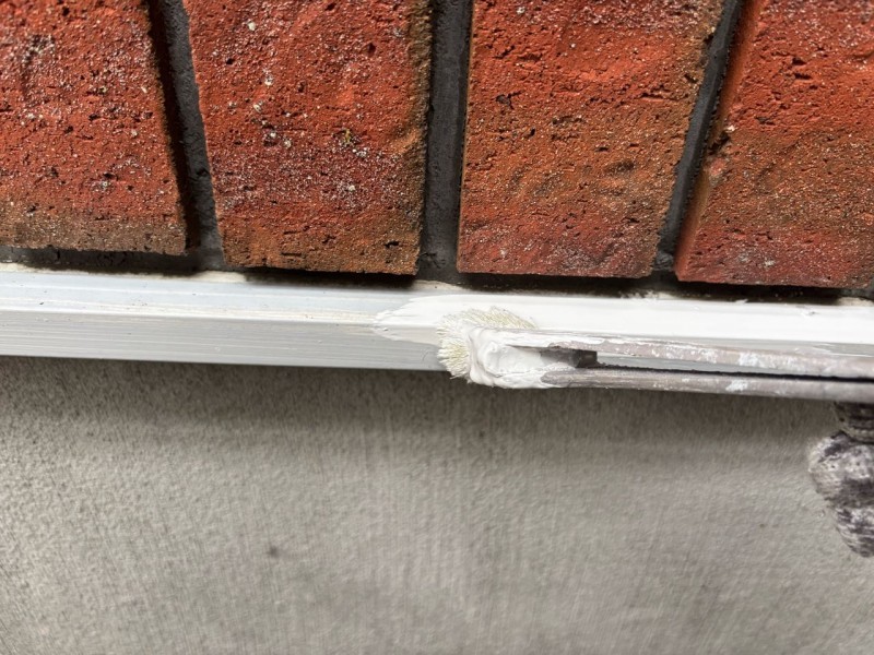 仕上げ塗装1回目です。