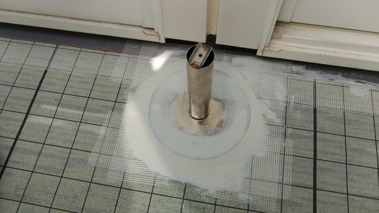 脱気筒を取付けます。