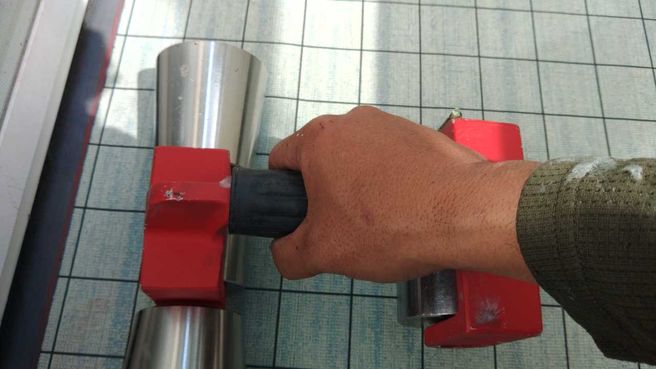 自着シートを張ります。