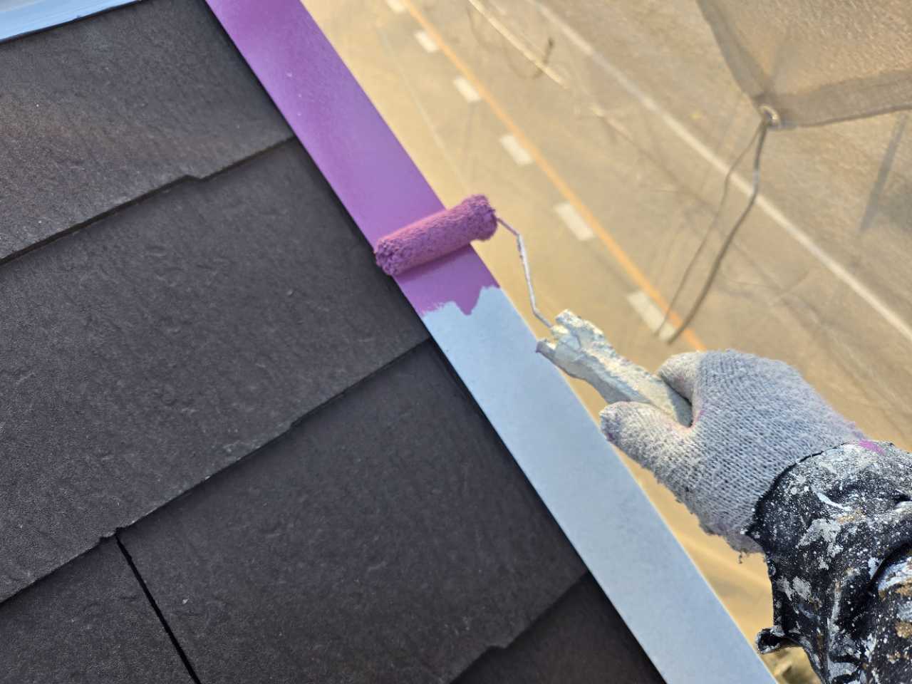 仕上げ塗装1回目です。