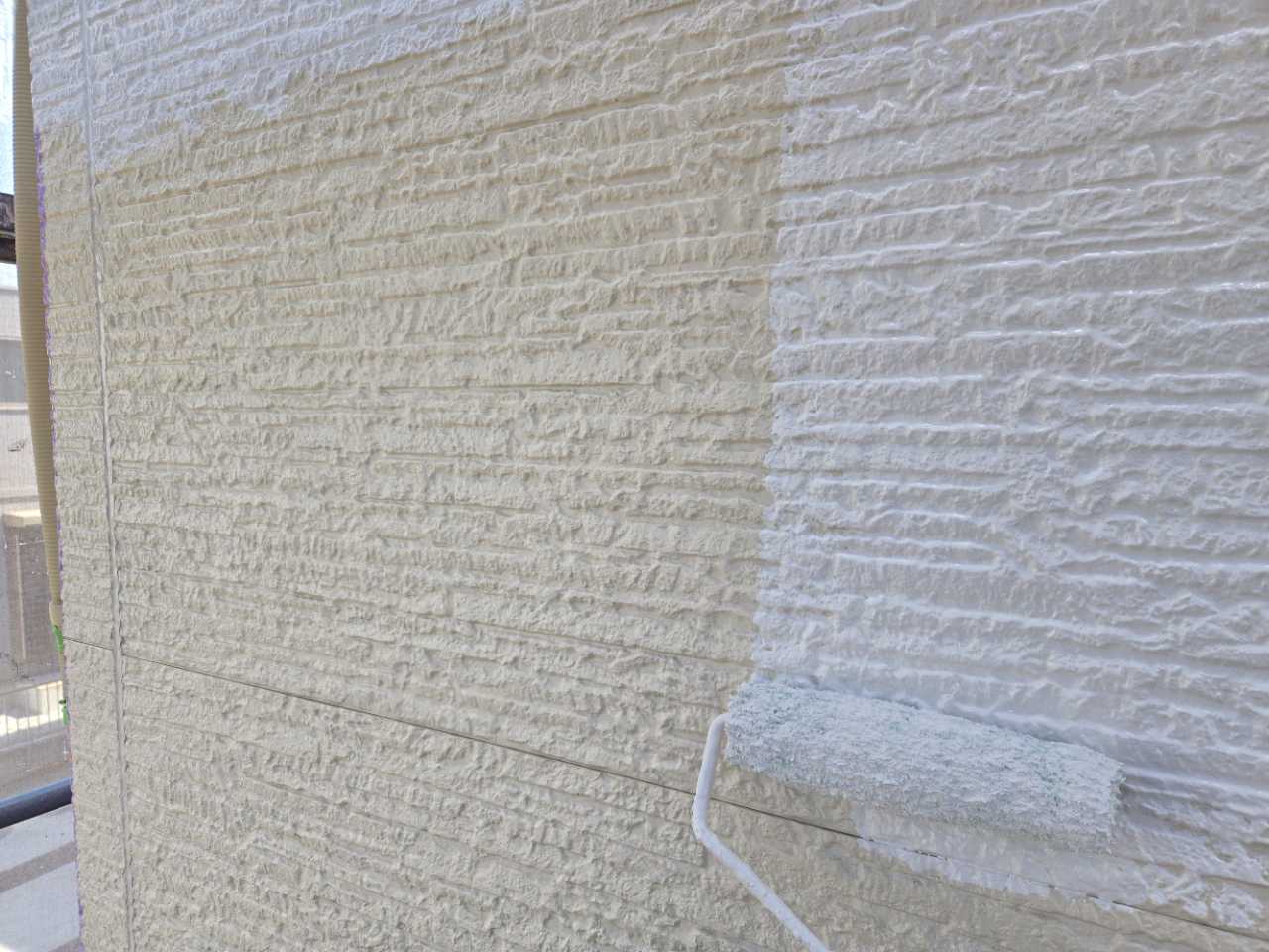 仕上げ塗装1回目です。