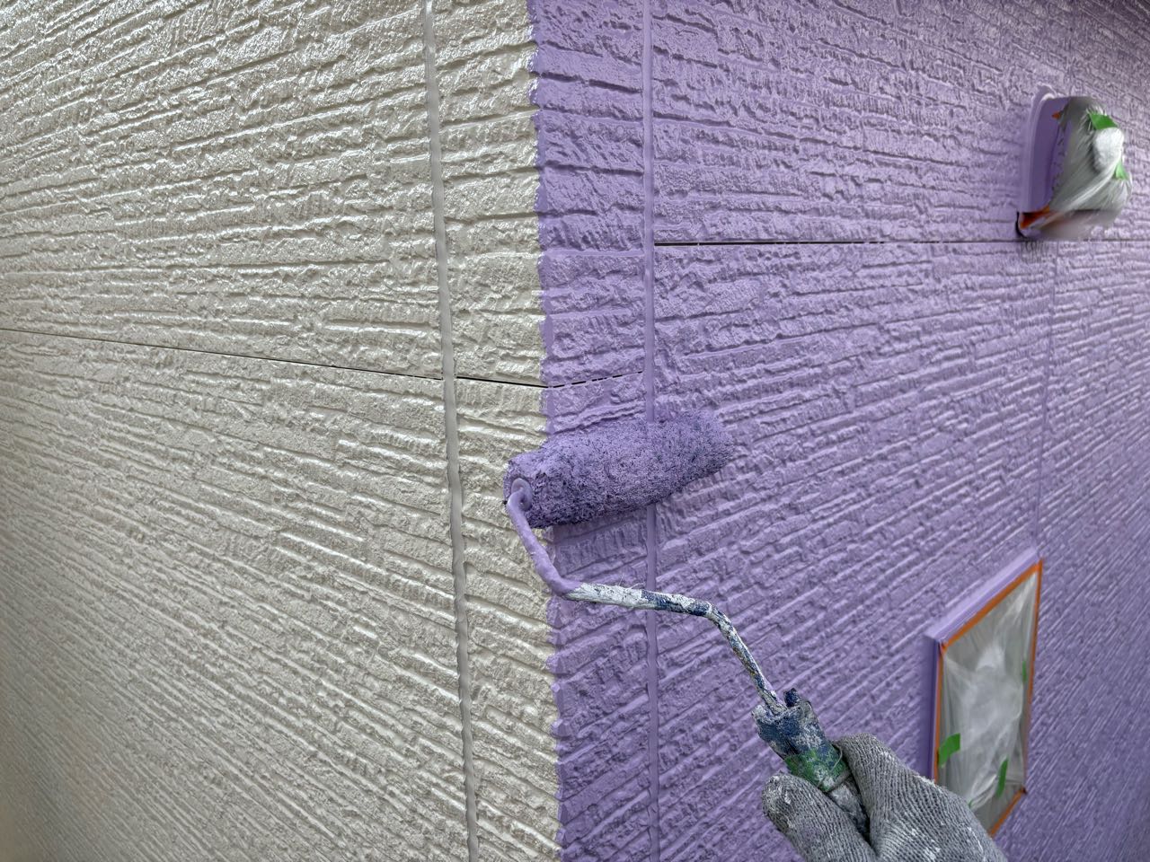 仕上げ塗装1回目です。