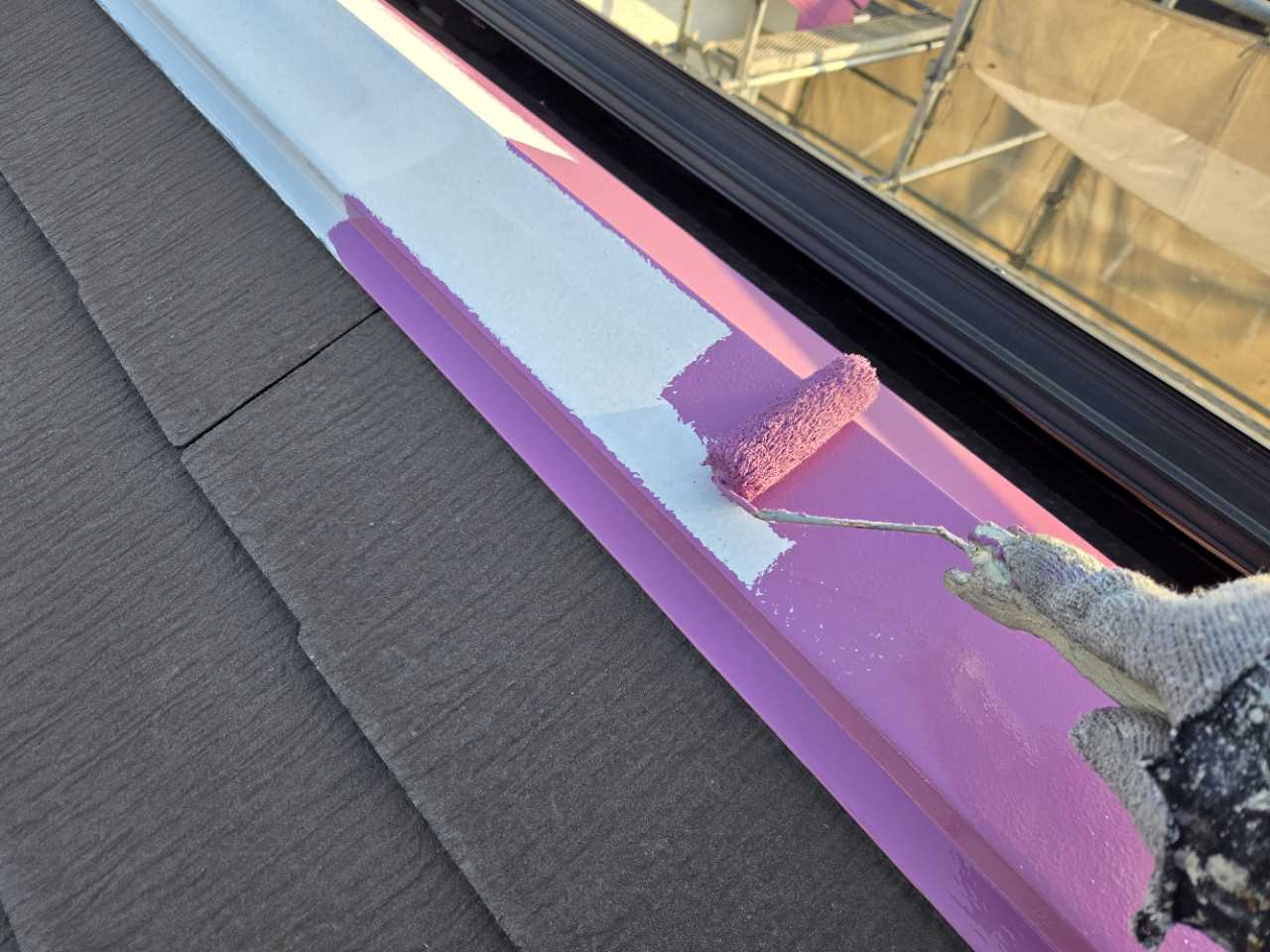 仕上げ塗装1回目です。