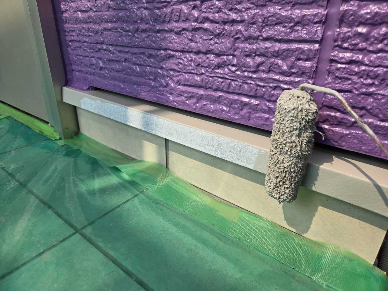 仕上げ塗装1回目です。