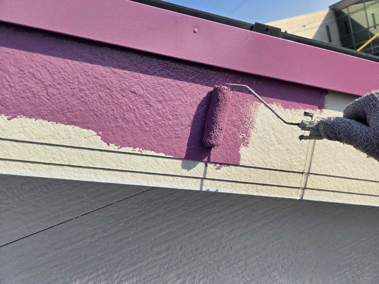 仕上げ塗装1回目です。