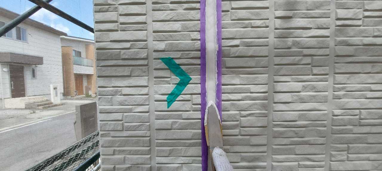 へらで押さえ込みます。