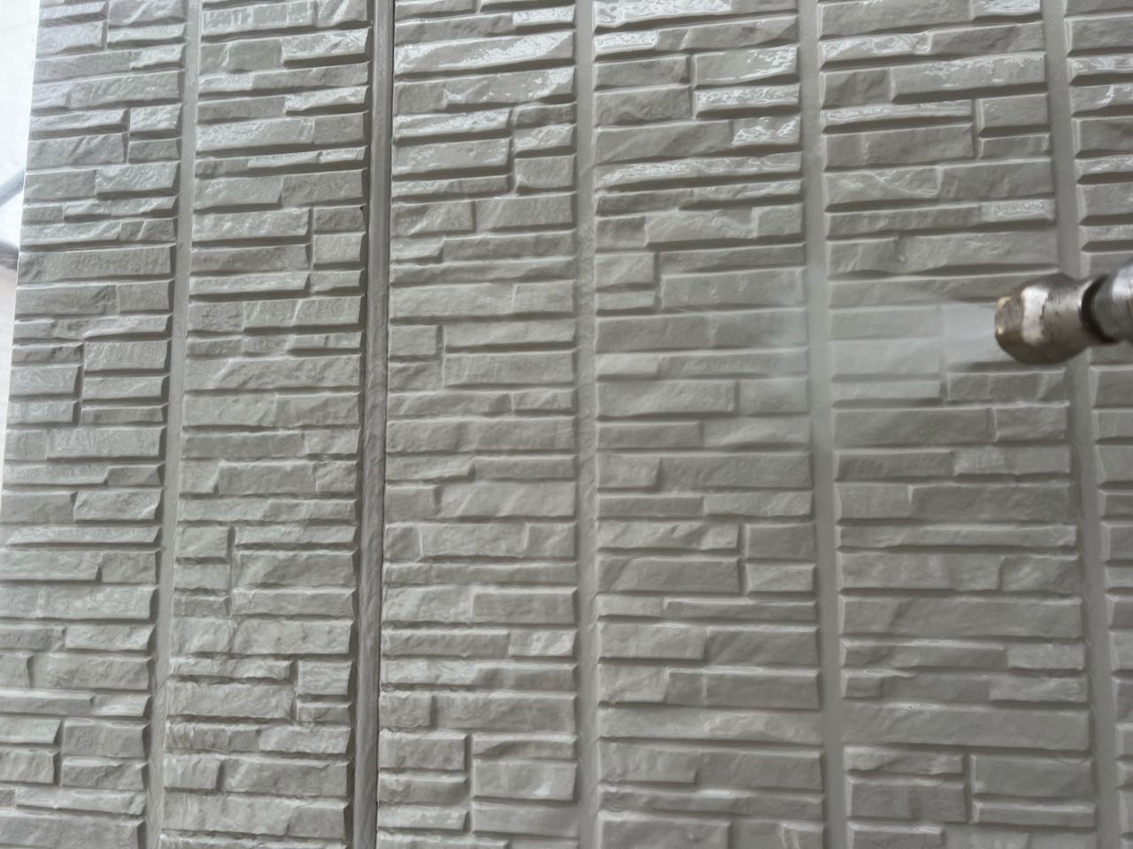 高圧洗浄します。