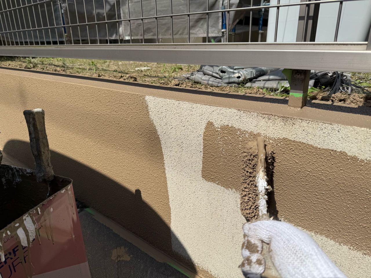 仕上げ塗装1回目です。