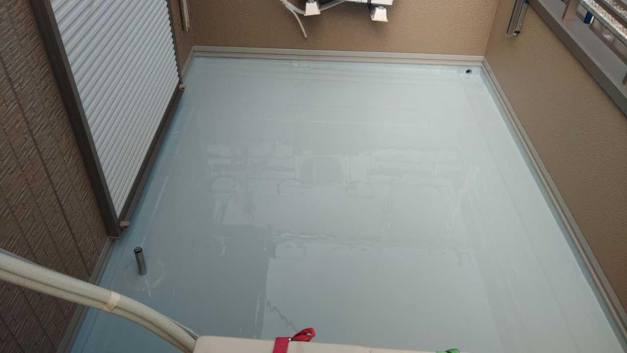 ウレタン防水塗布1回目。