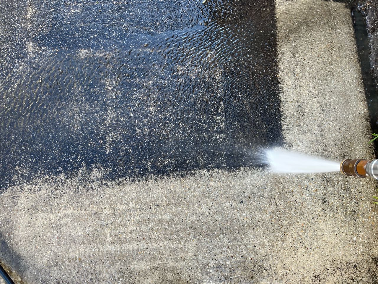 高圧洗浄します。