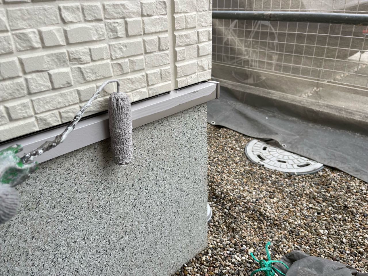 仕上げ塗装1回目です。