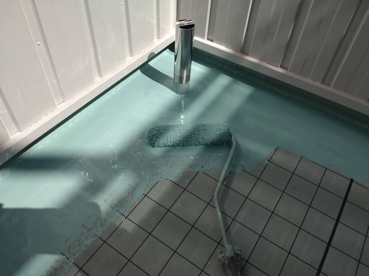 脱気筒を取付けます。