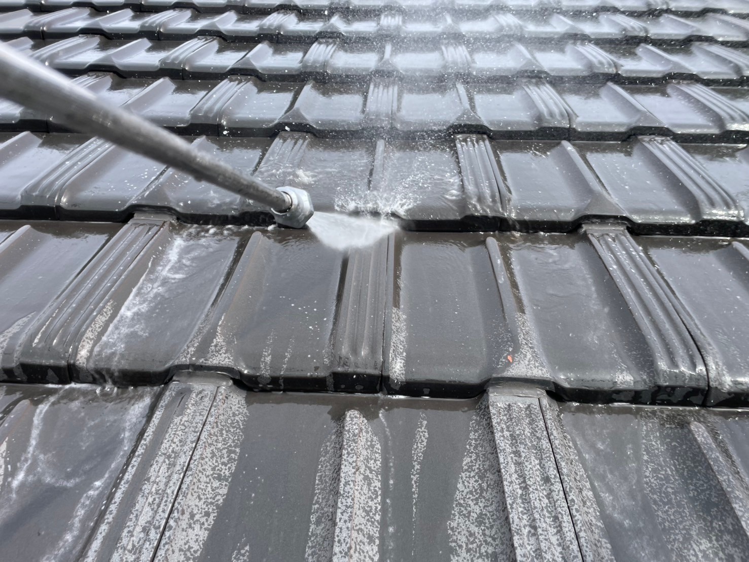 高圧洗浄します。