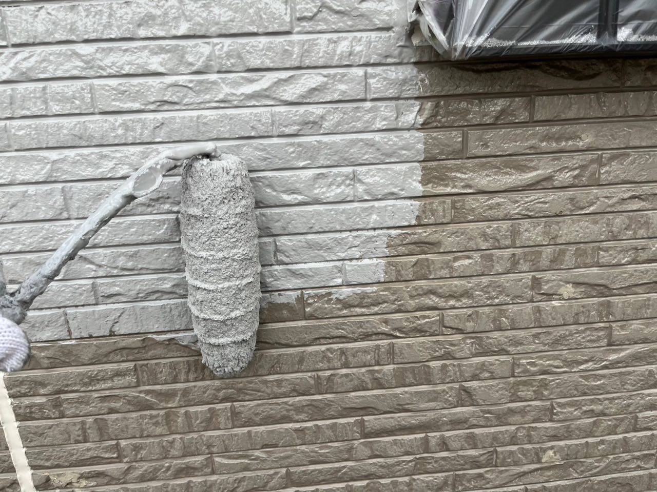 仕上げ塗装1回目です。