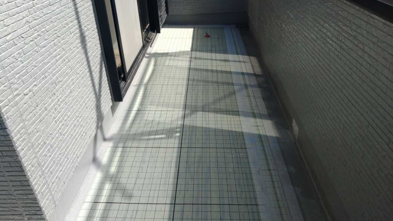 メッシュを貼り強度を上げます。