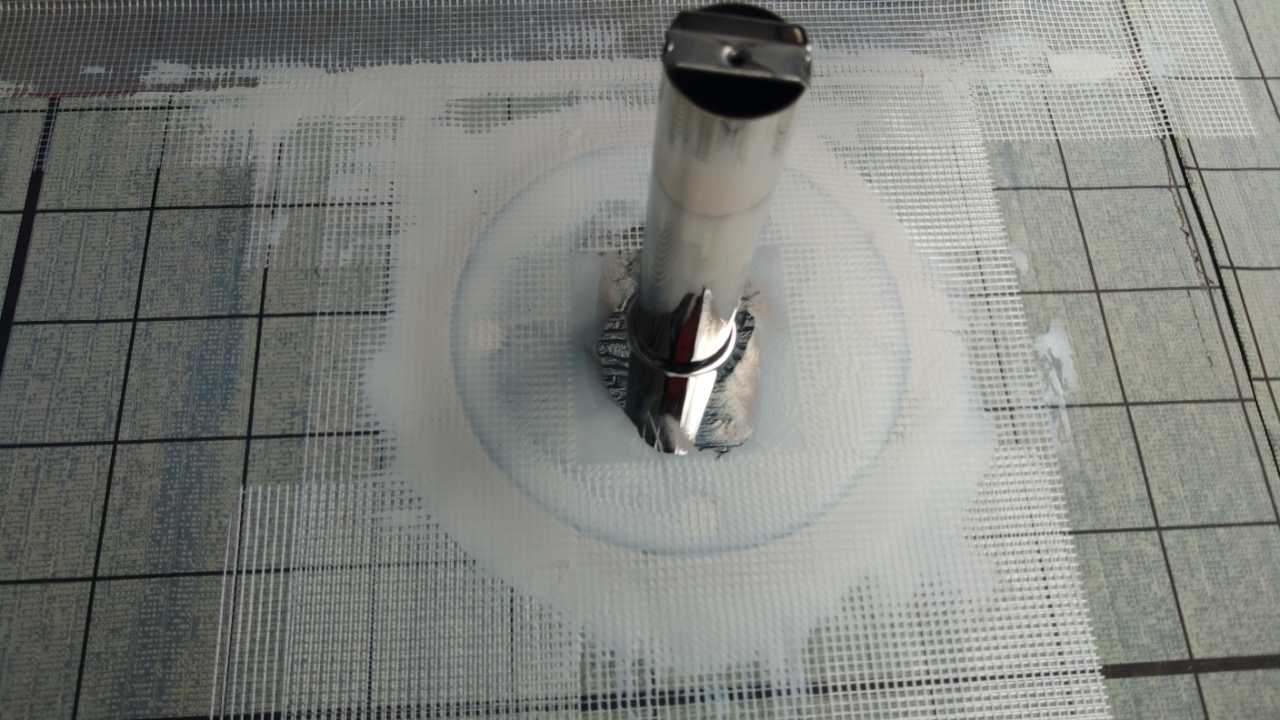 脱気筒を取付けます。