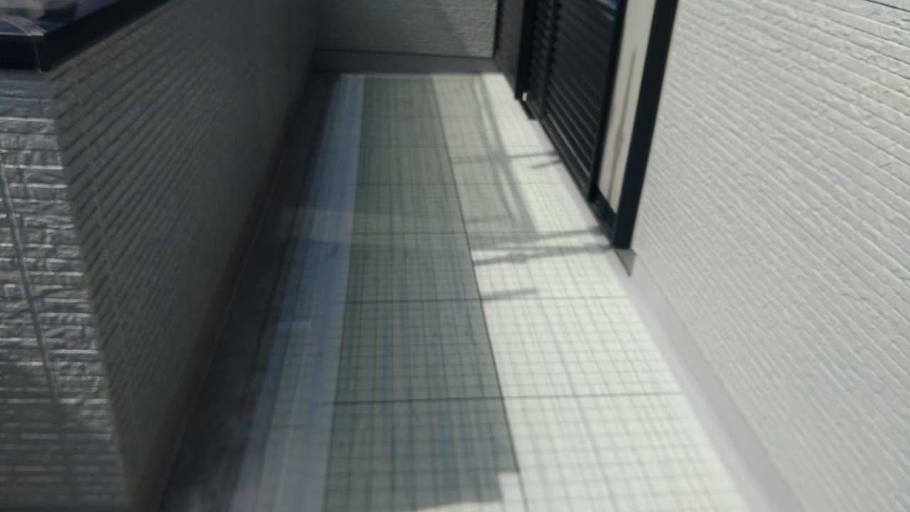 自着シートを張ります。