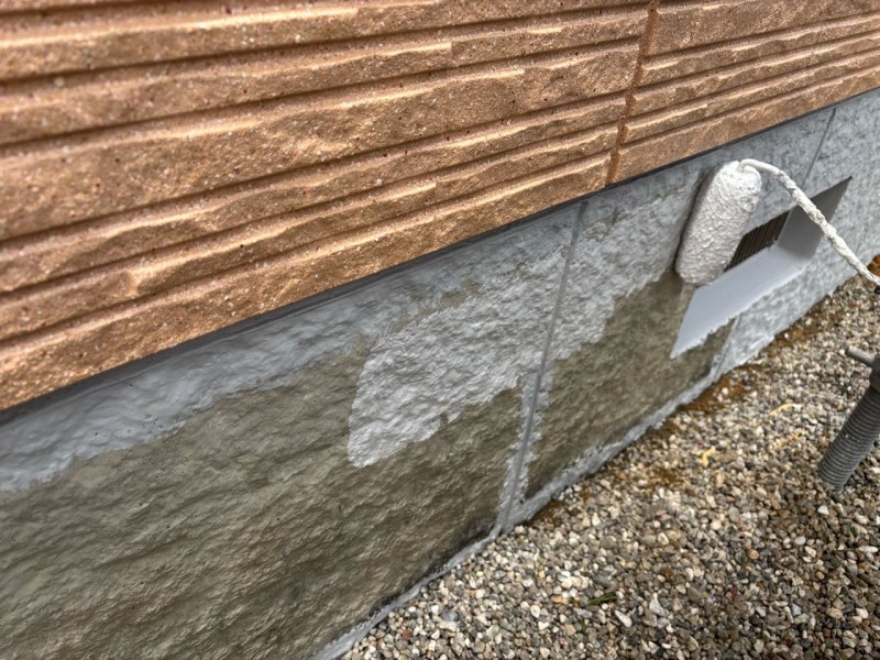 仕上げ塗装1回目です。