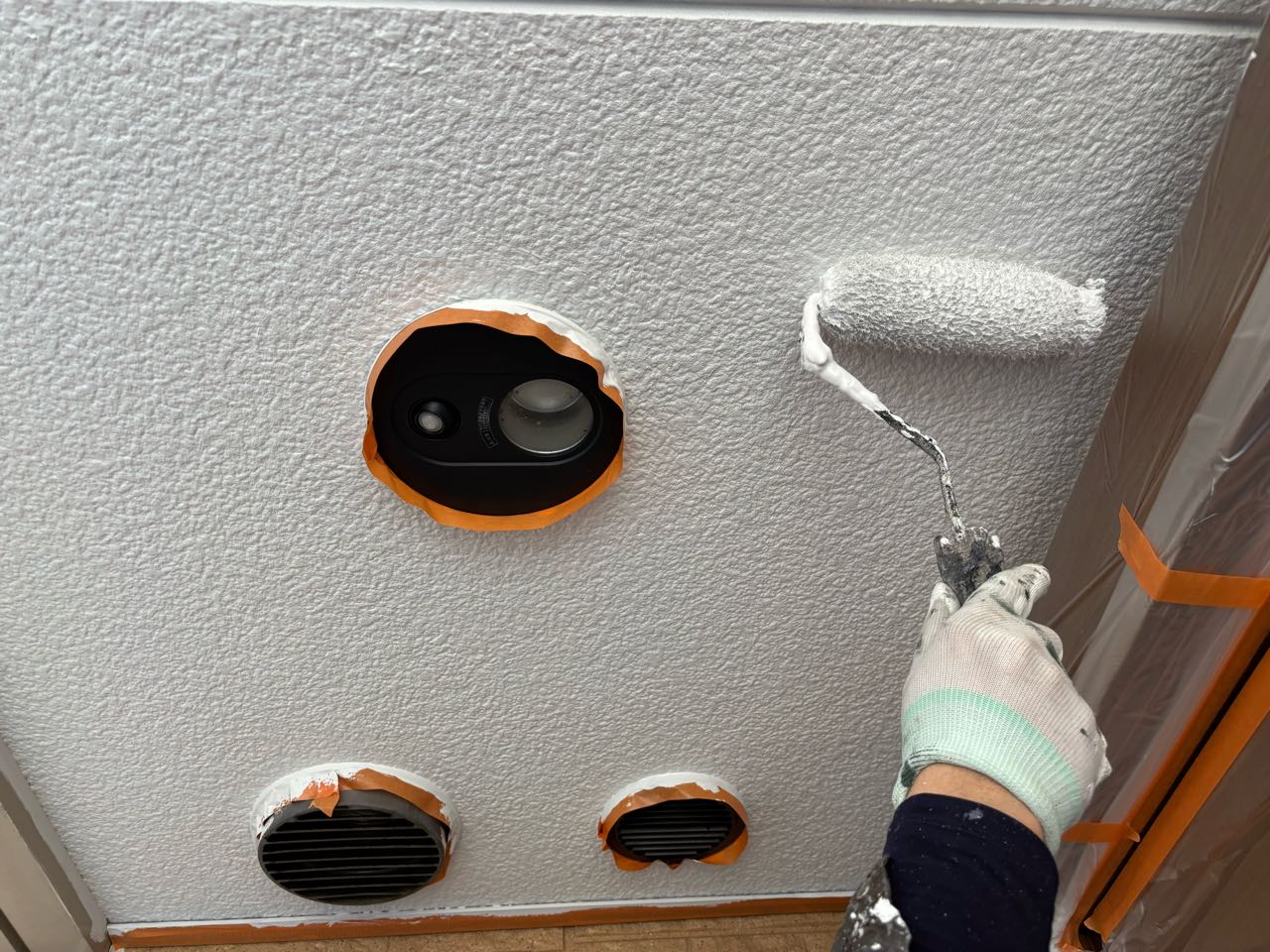 仕上げ塗装2回目です。