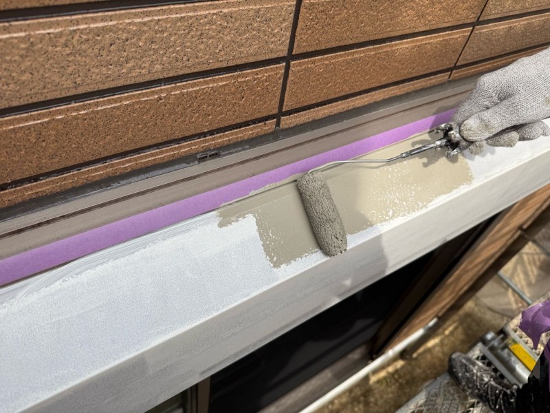 仕上げ塗装1回目です。