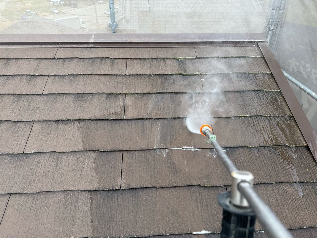 高圧洗浄します。