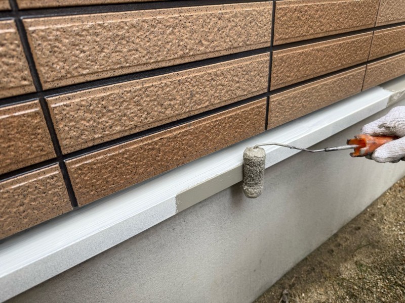 仕上げ塗装1回目です。