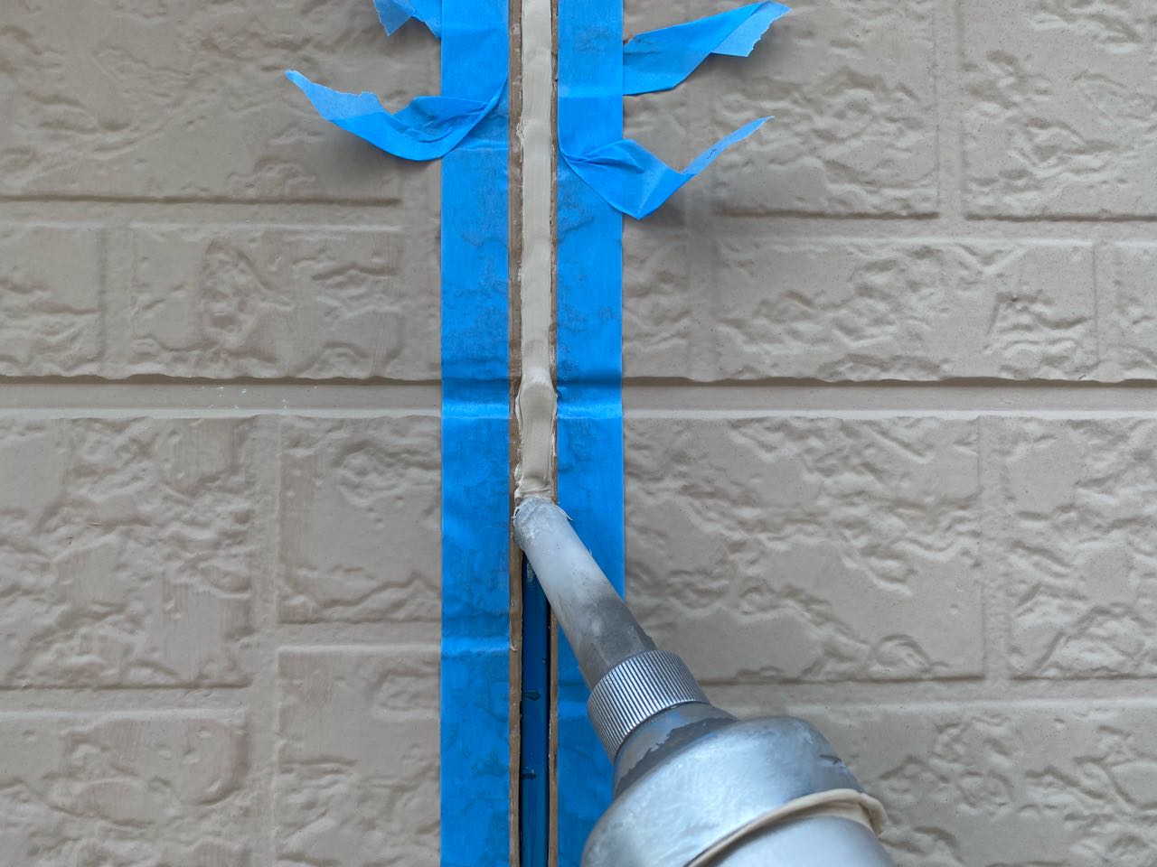 コーキング充填します。