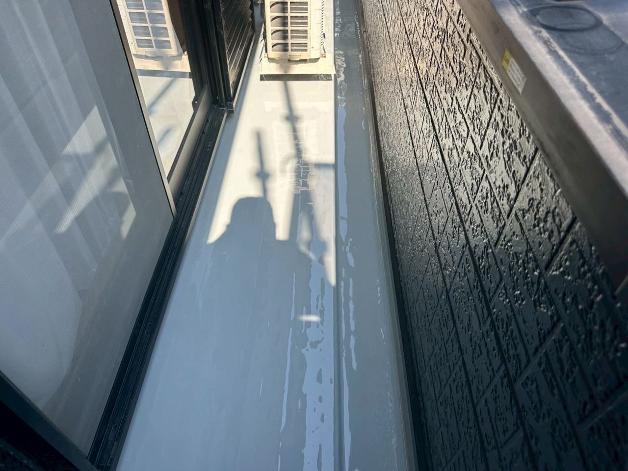 ウレタン防水塗布1回目。