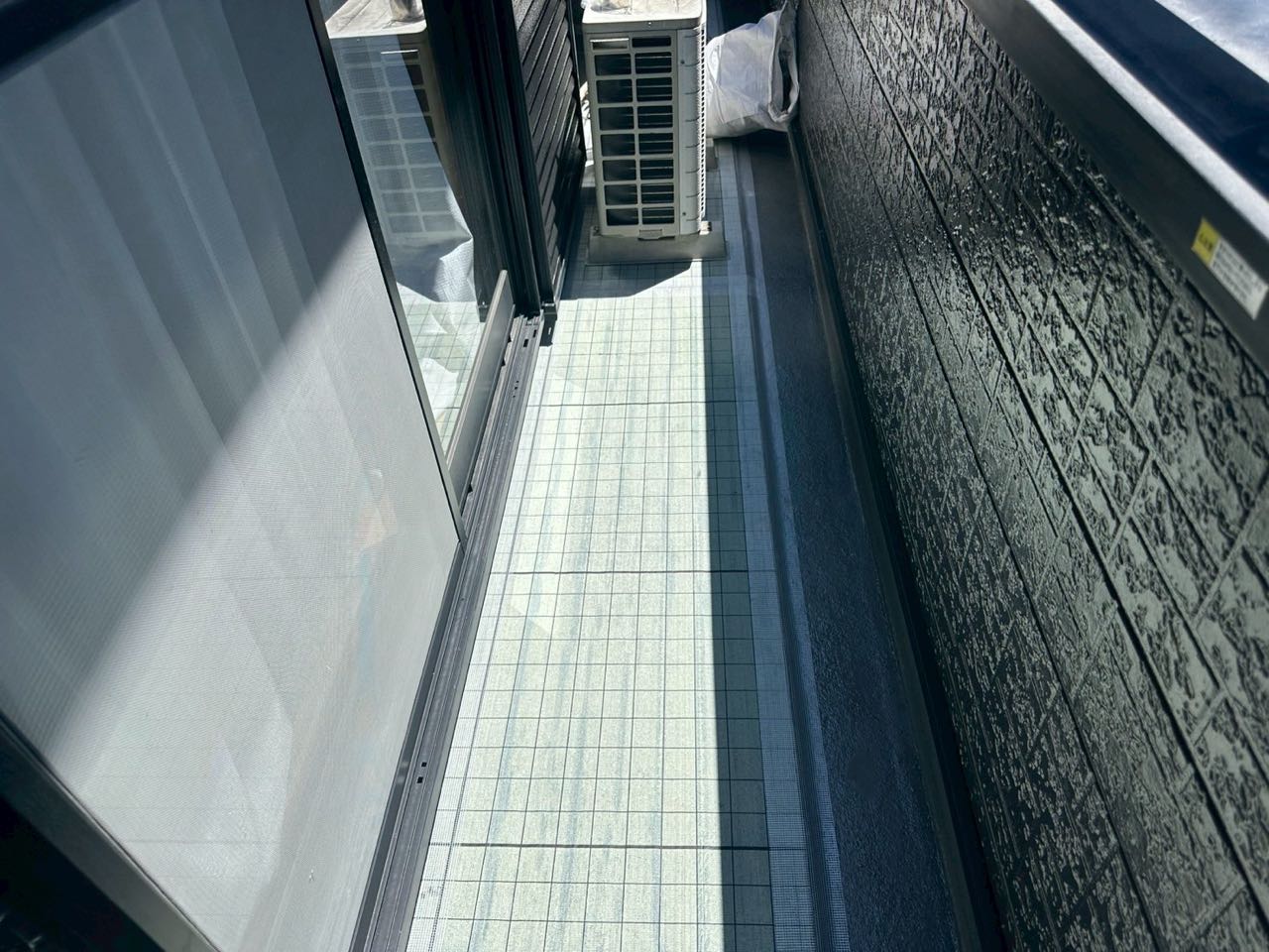 自着シートを張ります。