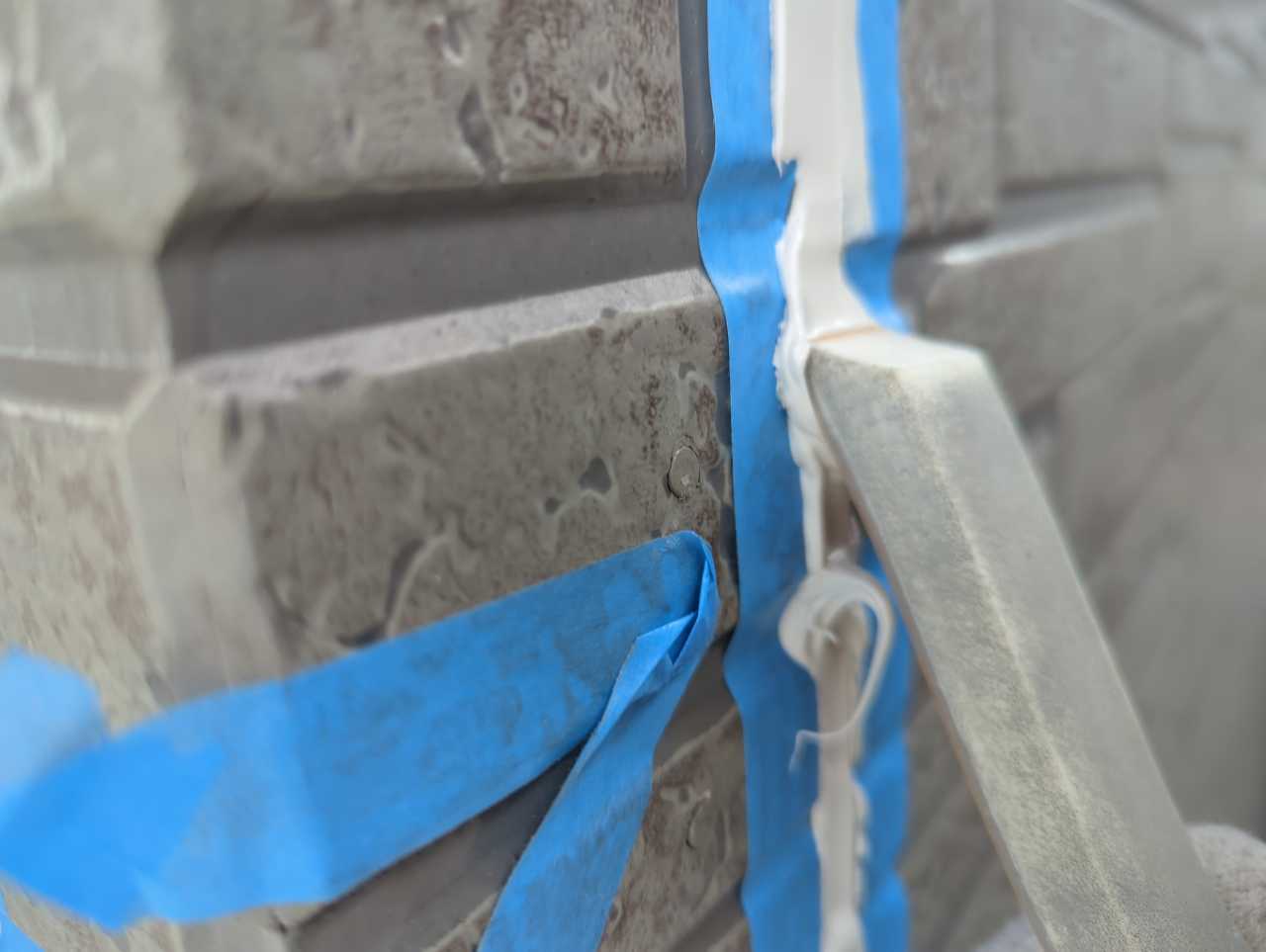 へらで押さえ込みます。