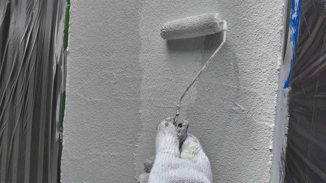 仕上げ塗装2回目です。