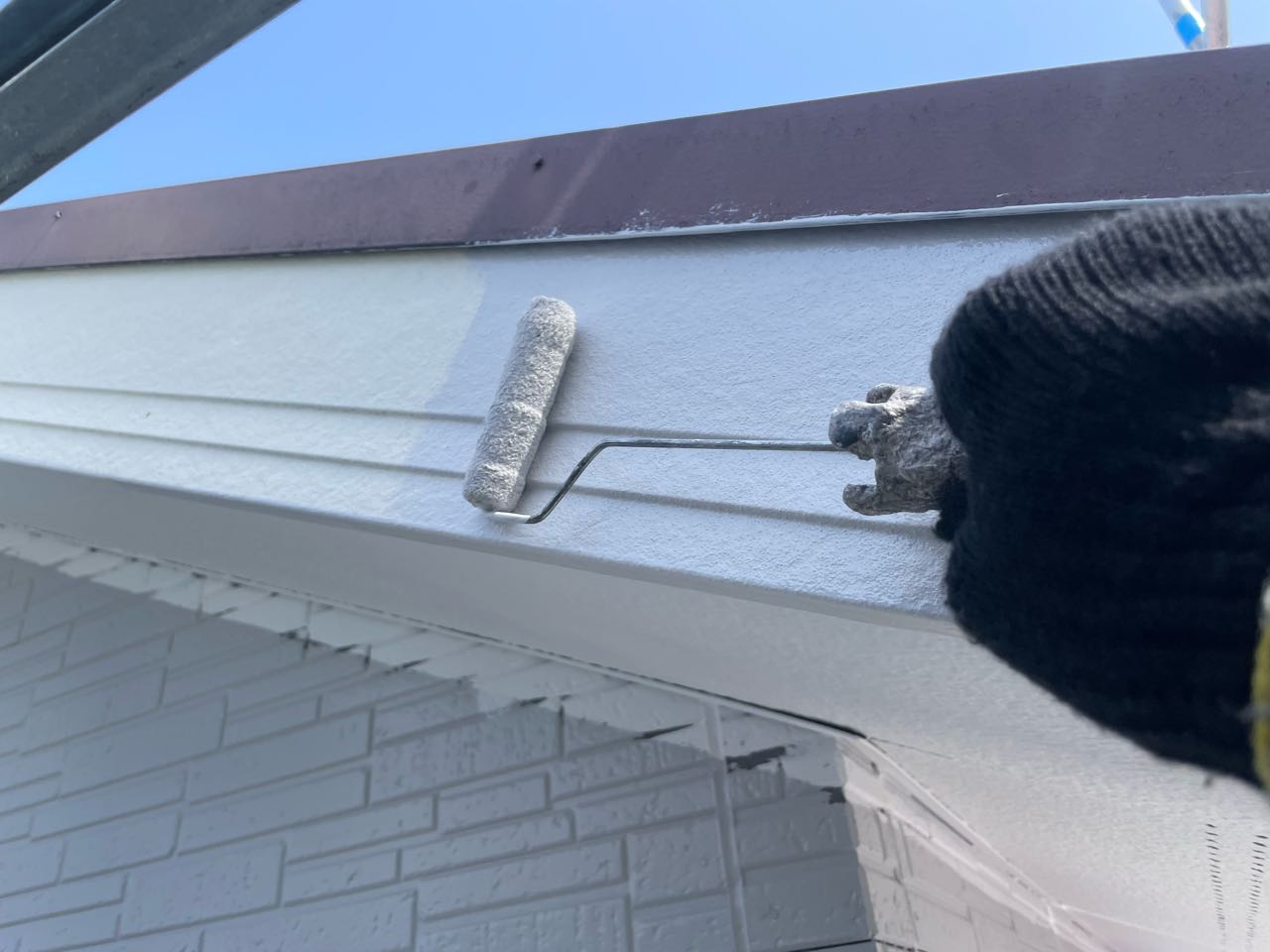 仕上げ塗装1回目です。